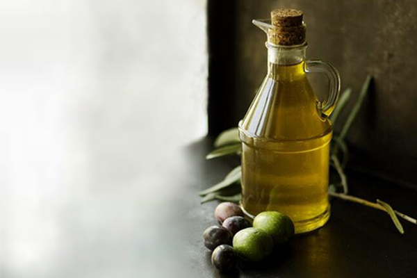 7 Substitutes for Vegetable Oil in Cooking & Baking